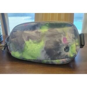 NWT Lululemon Everywhere Belt Bag 1L Hyper Dye Multi *SOLD OUT ONLINE*